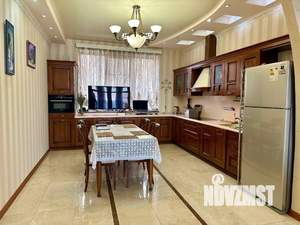 Дом 513м², 2-этажный, участок 6 сот.  