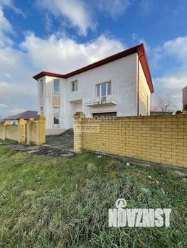 Коттедж 400м&sup2;, 3-этажный, участок 8 сот.  