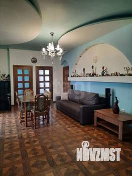 Дом 226м&sup2;, 3-этажный, участок 6 сот.  