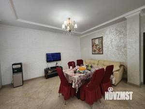 Дом 520м&sup2;, 3-этажный, участок 5 сот.  