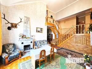 Дом 201м&sup2;, 3-этажный, участок 9 сот.  