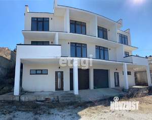 Дом 770м&sup2;, 3-этажный, участок 10 сот.  