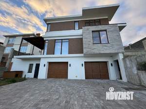 Дом 252м&sup2;, 3-этажный, участок 6 сот.  