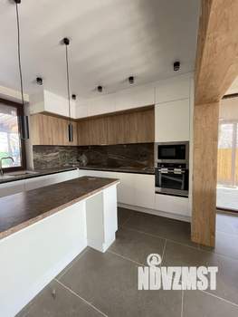 Коттедж 300м², 2-этажный, участок 7 сот.  