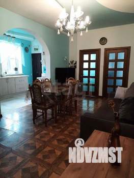 Дом 226м&sup2;, 3-этажный, участок 6 сот.  