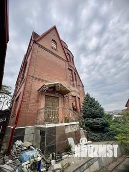 Дом 558м&sup2;, 3-этажный, участок 6 сот.  