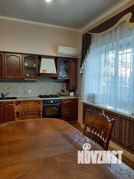 Дом 290м&sup2;, 2-этажный, участок 7 сот.  