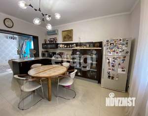 Дом 297м&sup2;, 3-этажный, участок 10 сот.  