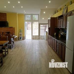 Дом 350м&sup2;, 3-этажный, участок 10 сот.  