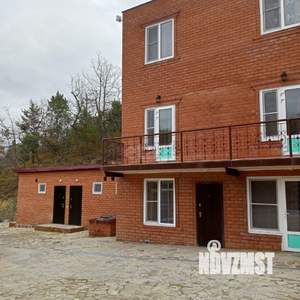 Дом 350м&sup2;, 3-этажный, участок 10 сот.  