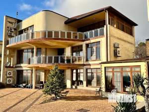 Дом 513м&sup2;, 3-этажный, участок 6 сот.  