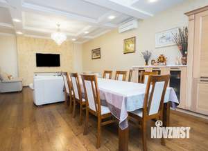 Дом 350м², 2-этажный, участок 6 сот.  