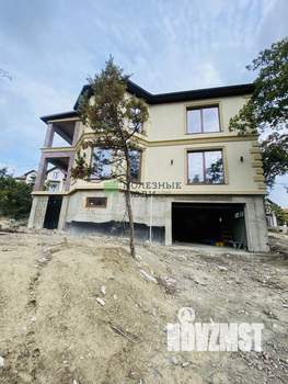 Дом 384м&sup2;, 3-этажный, участок 8 сот.  