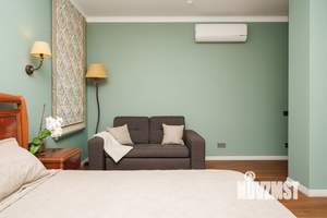 Коттедж 347м², 3-этажный, участок 5 сот.  