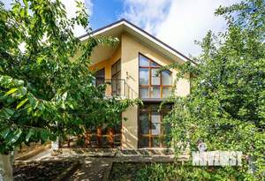 Дом 160м², 2-этажный, участок 10 сот.  