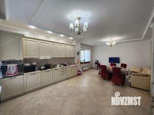 Дом 520м&sup2;, 3-этажный, участок 5 сот.  