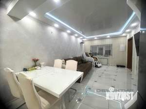 Дом 200м&sup2;, 3-этажный, участок 8 сот.  