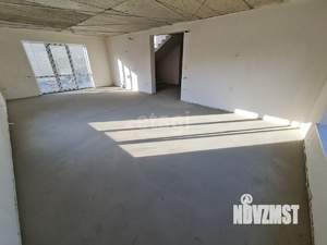 Дом 194м&sup2;, 2-этажный, участок 4 сот.  