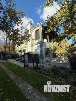 Дом 331м&sup2;, 2-этажный, участок 10 сот.  