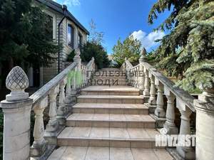 Дом 342м&sup2;, 3-этажный, участок 12 сот.  