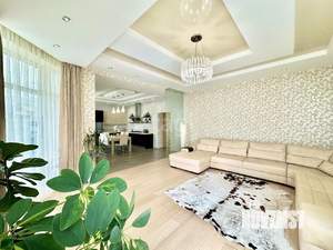 Дом 364м&sup2;, 3-этажный, участок 6 сот.  