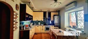 Дом 247м&sup2;, 3-этажный, участок 3 сот.  