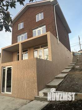 Дом 270м², 3-этажный, участок 5 сот.  