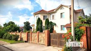 Дом 487м&sup2;, 2-этажный, участок 10 сот.  