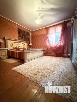 Дом 331м&sup2;, 2-этажный, участок 10 сот.  