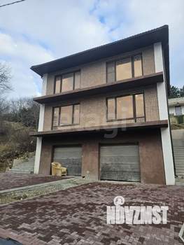 Дом 280м&sup2;, 3-этажный, участок 4 сот.  