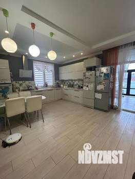 Дом 274м&sup2;, 3-этажный, участок 8 сот.  