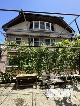 Дом 400м&sup2;, 2-этажный, участок 15 сот.  