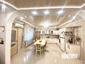 Дом 277м&sup2;, 2-этажный, участок 4 сот.  