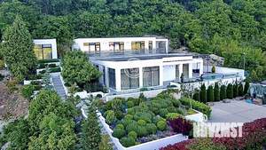 Коттедж 255м&sup2;, 3-этажный, участок 12 сот.  