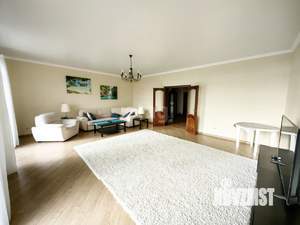 Дом 340м&sup2;, 2-этажный, участок 6 сот.  