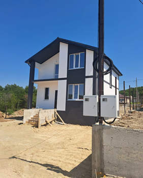 Дом 140м&sup2;, 2-этажный, участок 3 сот.  