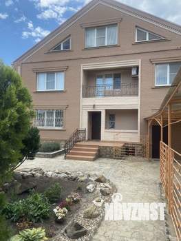 Дом 280м&sup2;, 3-этажный, участок 21 сот.  