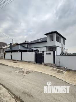 Дом 440м&sup2;, 3-этажный, участок 4 сот.  