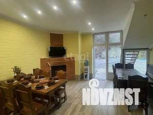 Дом 350м&sup2;, 3-этажный, участок 10 сот.  