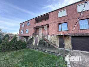 Дом 677м&sup2;, 3-этажный, участок 8 сот.  