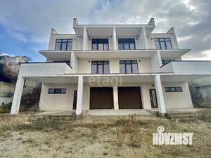 Дом 770м&sup2;, 3-этажный, участок 10 сот.  