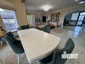 Дом 180м&sup2;, 2-этажный, участок 5 сот.  