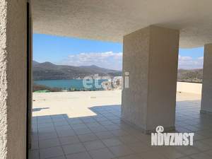 Дом 770м&sup2;, 3-этажный, участок 10 сот.  