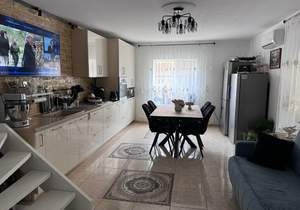 Дом 80м², 2-этажный, участок 3 сот.  