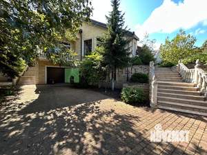 Дом 342м², 3-этажный, участок 12 сот.  