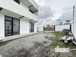 Дом 273м&sup2;, 2-этажный, участок 4 сот.  