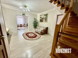 Дом 272м², 3-этажный, участок 7 сот.  