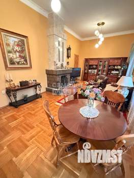 Дом 331м&sup2;, 2-этажный, участок 10 сот.  