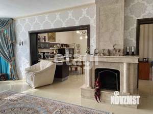 Дом 297м&sup2;, 3-этажный, участок 10 сот.  