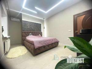 Дом 200м&sup2;, 3-этажный, участок 8 сот.  